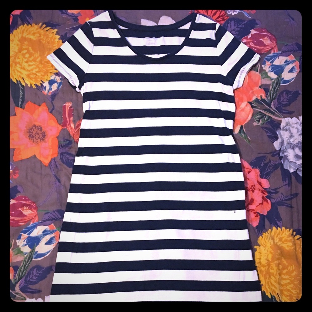 $9 SALE - Liz Lange Maternity Dress - Sz XL